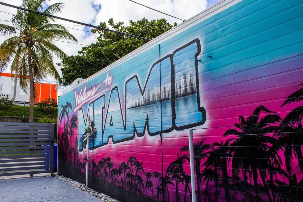 Cozy & Colorful Miami Art Canvas W/Hottub & Murals Exterior photo